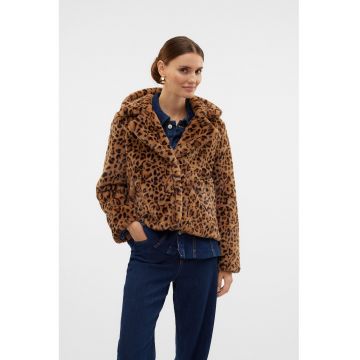 Geaca cu animal print si aspect de material teddy