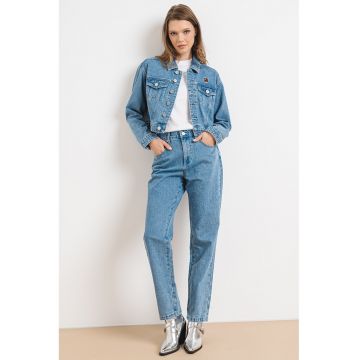 Jacheta crop de denim cu strasuri