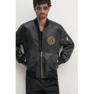 Versace Jeans Couture geaca bomber de piele barbati, culoarea negru, de tranzitie, 77GAVP06 CPPS3